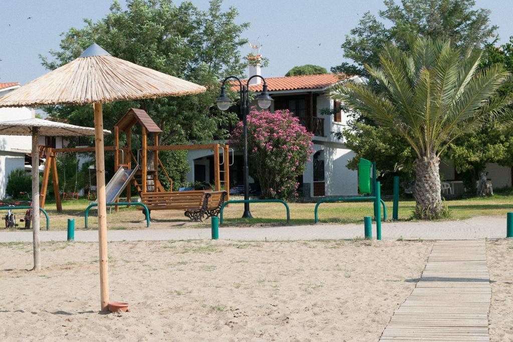 Mikiverna Houses By Miltiadis Kalyves Polygyrou Ngoại thất bức ảnh