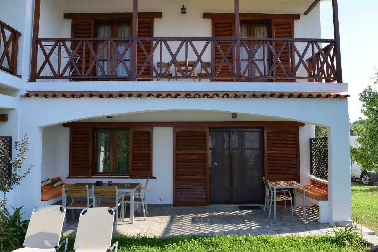 Mikiverna Houses By Miltiadis Kalyves Polygyrou Ngoại thất bức ảnh